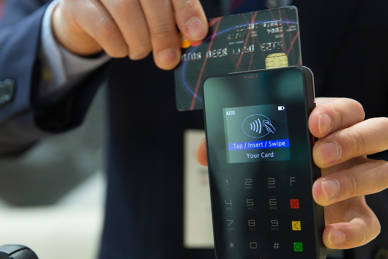 man swiping credit